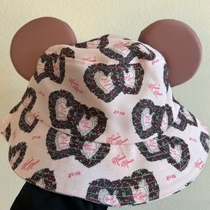 Minnie Mouse Heart bucket hat.